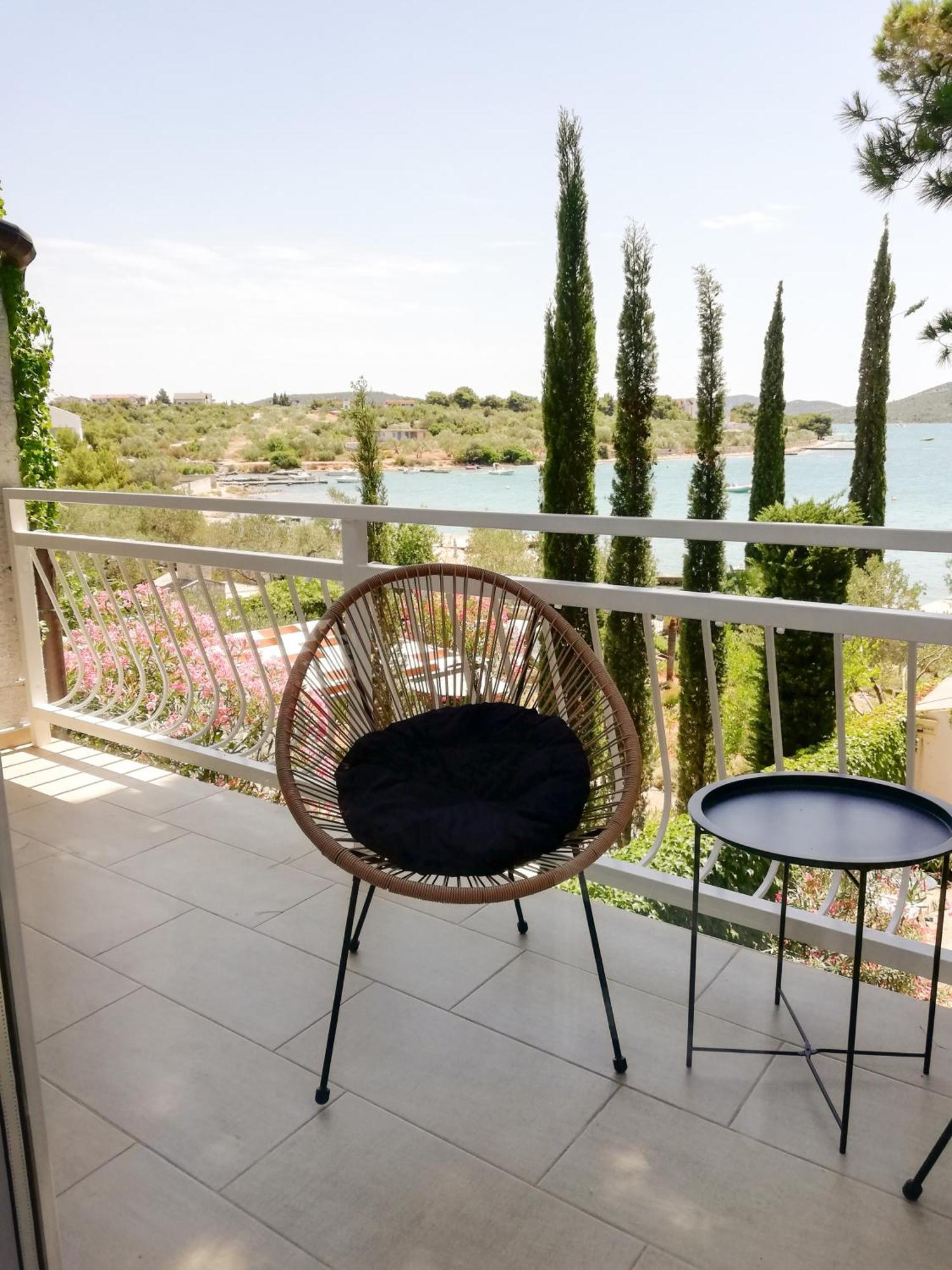 Bed & Breakfast Pansion Rade Hotell Pirovac Rum bild
