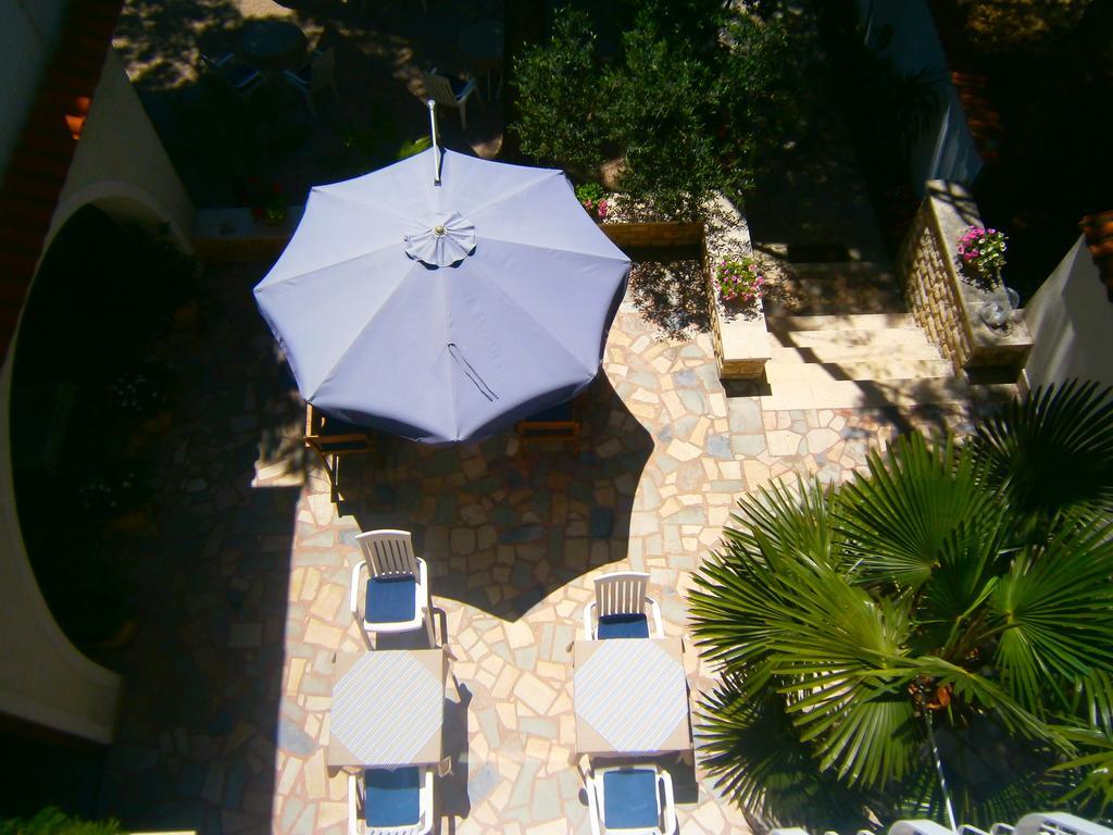 Bed & Breakfast Pansion Rade Hotell Pirovac Exteriör bild