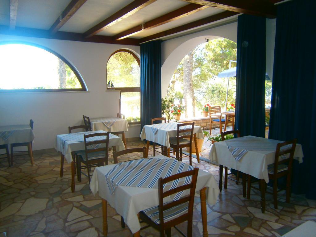 Bed & Breakfast Pansion Rade Hotell Pirovac Exteriör bild