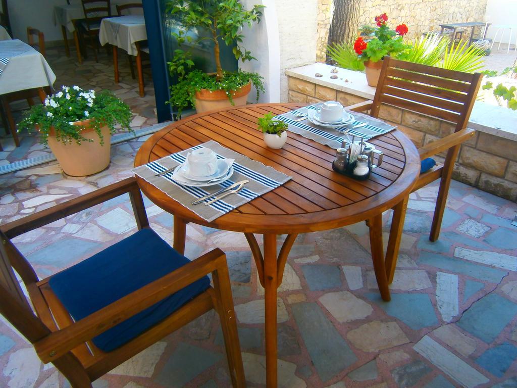 Bed & Breakfast Pansion Rade Hotell Pirovac Exteriör bild