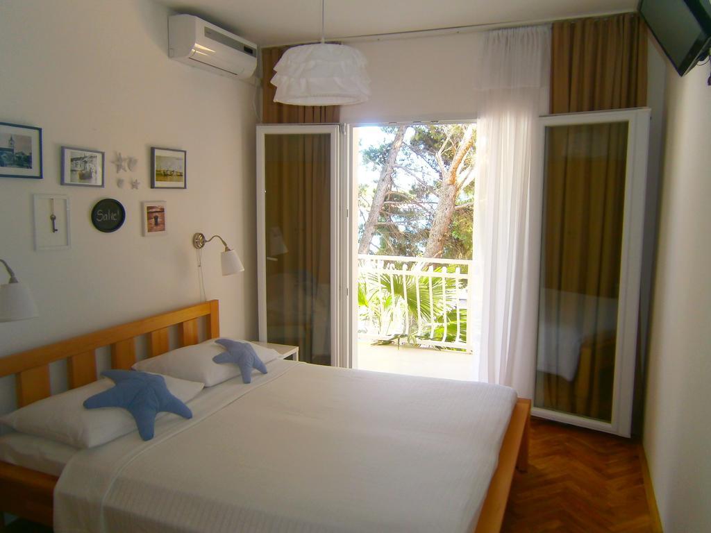 Bed & Breakfast Pansion Rade Hotell Pirovac Rum bild